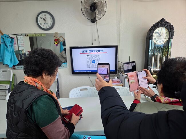 청주시, 어르신 접근성 강화위해 ‘QR코드 기반 공공와이파이 접속 서비스’ 제공